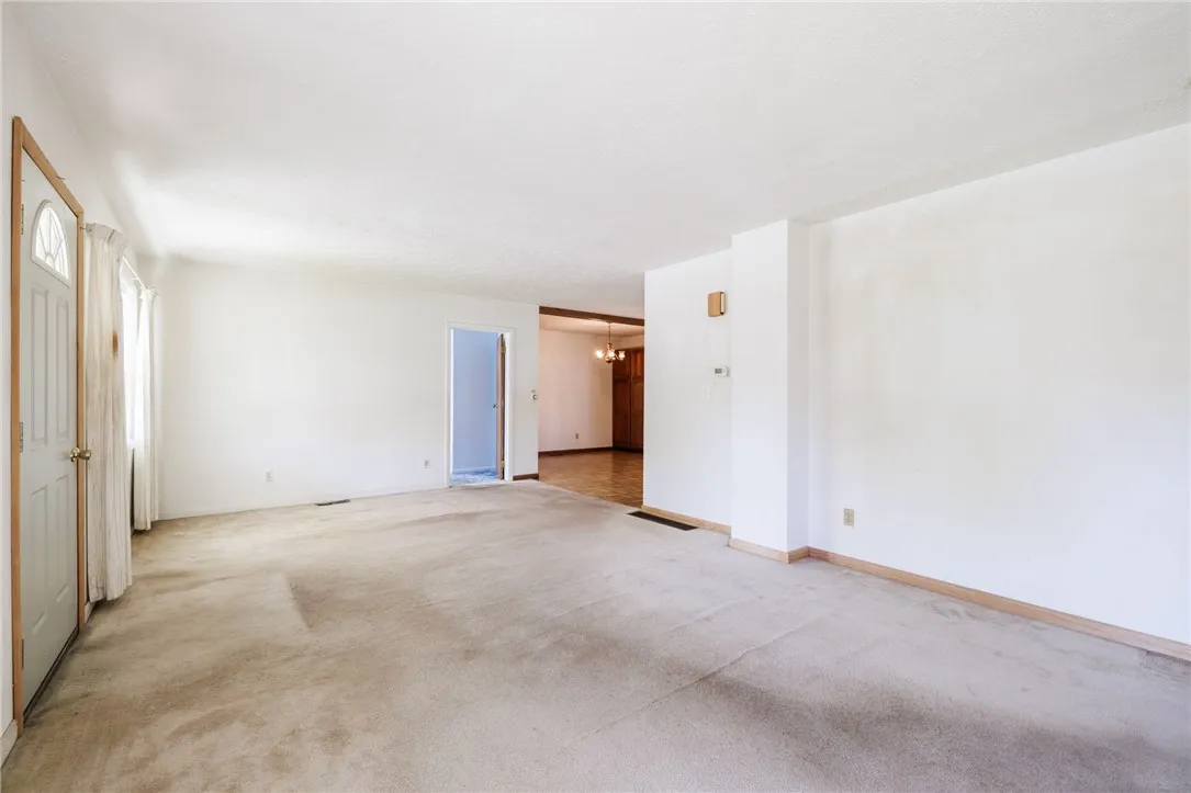 5780 Mountain Ash Drive, Farmington, New York 1442, Farmington, New York 14425, 3 Bedrooms Bedrooms, 5 Rooms Rooms,1 BathroomBathrooms,Residential,Closed,5780 Mountain Ash Drive, Farmington, New York 1442,0,R1640735
