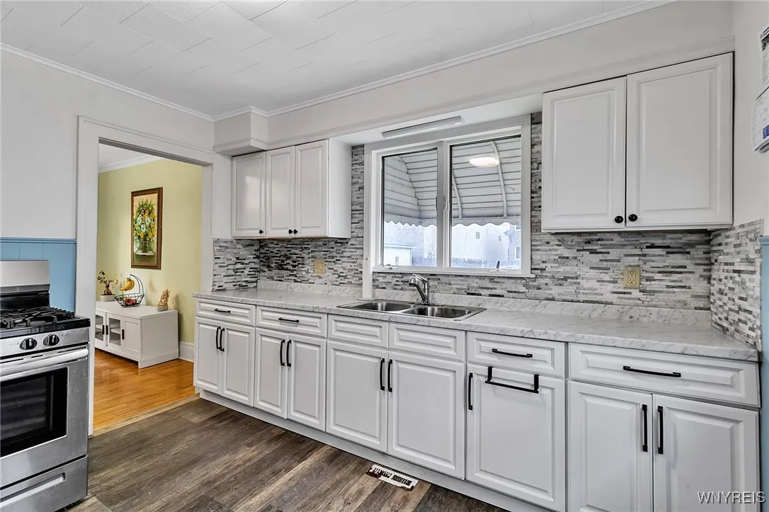 197 Tremont Avenue, Tonawanda, New York 14217, Tonawanda, New York 14217, 3 Bedrooms Bedrooms, 6 Rooms Rooms,1 BathroomBathrooms,Residential,For Sale,197 Tremont Avenue, Tonawanda, New York 14217,0,B1641213