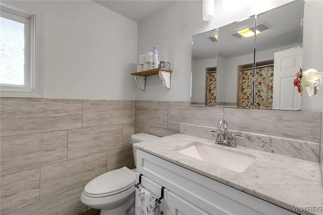 197 Tremont Avenue, Tonawanda, New York 14217, Tonawanda, New York 14217, 3 Bedrooms Bedrooms, 6 Rooms Rooms,1 BathroomBathrooms,Residential,For Sale,197 Tremont Avenue, Tonawanda, New York 14217,0,B1641213