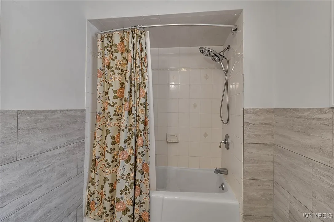 197 Tremont Avenue, Tonawanda, New York 14217, Tonawanda, New York 14217, 3 Bedrooms Bedrooms, 6 Rooms Rooms,1 BathroomBathrooms,Residential,For Sale,197 Tremont Avenue, Tonawanda, New York 14217,0,B1641213