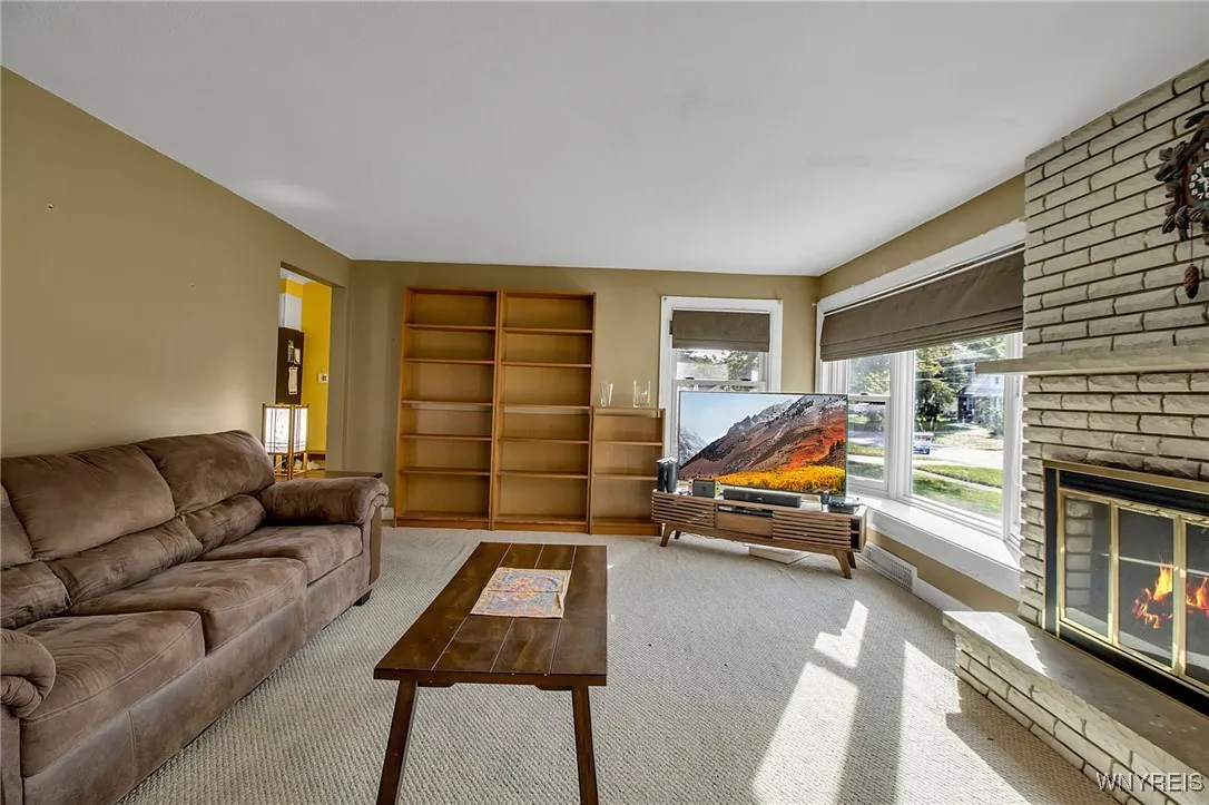 82 Raymond Street, Hamburg, New York 14075, Hamburg, New York 14075, 4 Bedrooms Bedrooms, 6 Rooms Rooms,2 BathroomsBathrooms,Residential,For Sale,82 Raymond Street, Hamburg, New York 14075,0,B1641361