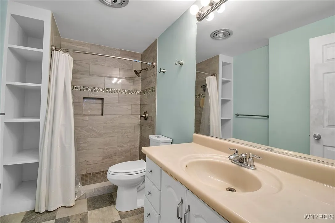 82 Raymond Street, Hamburg, New York 14075, Hamburg, New York 14075, 4 Bedrooms Bedrooms, 6 Rooms Rooms,2 BathroomsBathrooms,Residential,For Sale,82 Raymond Street, Hamburg, New York 14075,0,B1641361