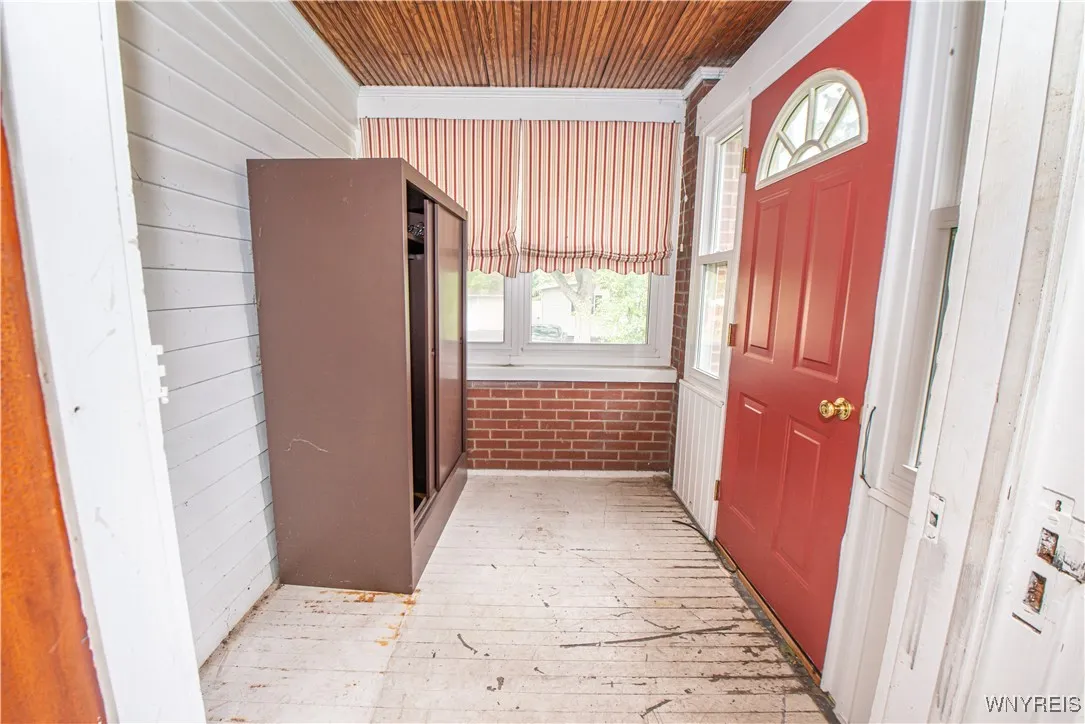 5547 Seneca Street, West Seneca, New York 14224, West Seneca, New York 14224, 3 Bedrooms Bedrooms, 8 Rooms Rooms,1 BathroomBathrooms,Residential,Closed,5547 Seneca Street, West Seneca, New York 14224,0,B1641033