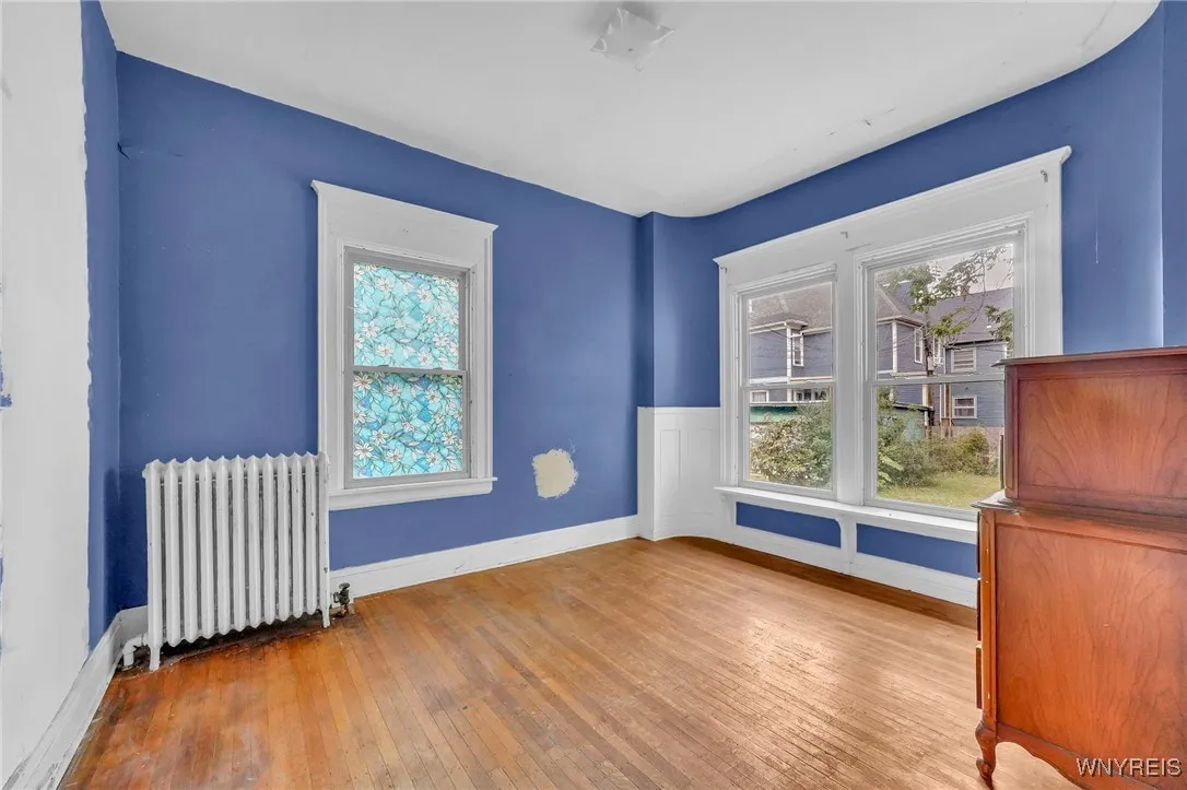 1st floor: second bedroom