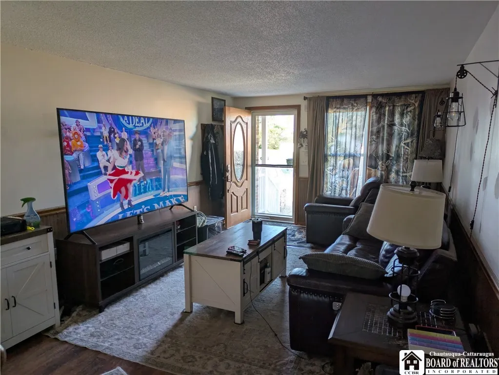 2099 Town Line Road, Alden, New York 14004, Alden, New York 14004, 6 Bedrooms Bedrooms, ,2 BathroomsBathrooms,Residential,For Sale,2099 Town Line Road, Alden, New York 14004,0,R1641366