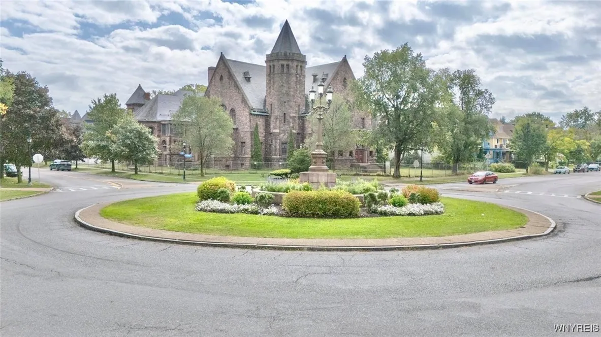 484 Richmond Avenue, Buffalo, New York 14222, Buffalo, New York 14222, 7 Bedrooms Bedrooms, 17 Rooms Rooms,3 BathroomsBathrooms,Residential,For Sale,484 Richmond Avenue, Buffalo, New York 14222,0,B1640509