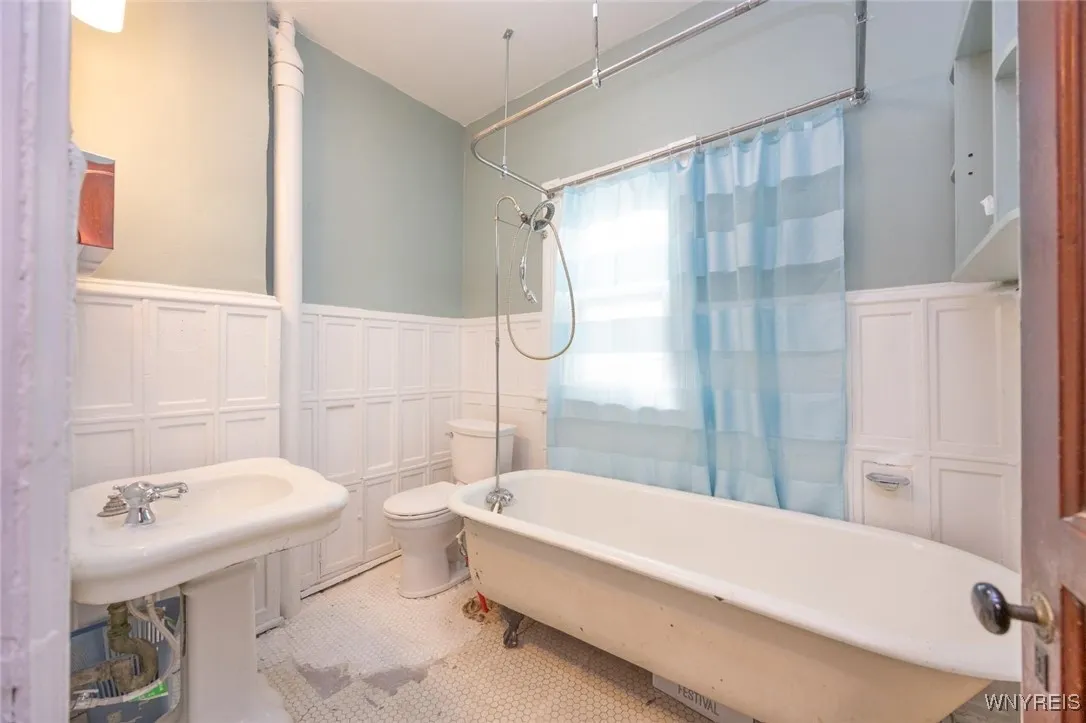 484 Richmond Avenue, Buffalo, New York 14222, Buffalo, New York 14222, 7 Bedrooms Bedrooms, 17 Rooms Rooms,3 BathroomsBathrooms,Residential,For Sale,484 Richmond Avenue, Buffalo, New York 14222,0,B1640509