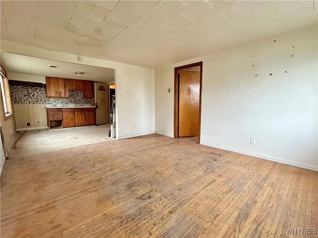 108 Weiss Street, Buffalo, New York 14206, Buffalo, New York 14206, 4 Bedrooms Bedrooms, ,4 BathroomsBathrooms,Residential,For Sale,108 Weiss Street, Buffalo, New York 14206,0,B1641365