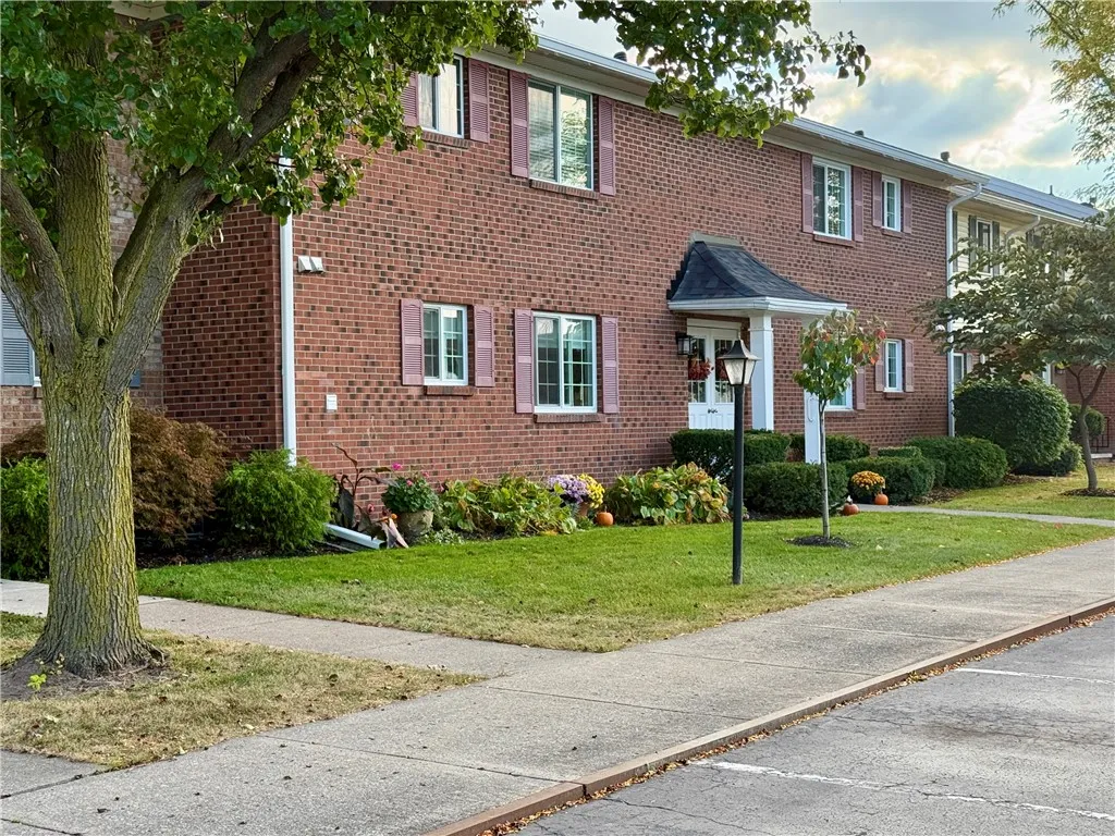140 C Holiday 140 C, Canandaigua City, New York 14, Canandaigua City, New York 14424, 1 Bedroom Bedrooms, 3 Rooms Rooms,1 BathroomBathrooms,Residential,Closed,140 C Holiday 140 C, Canandaigua City, New York 14,0,R1641493