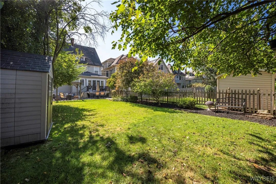 33 Cleveland Avenue, Buffalo, New York 14222, Buffalo, New York 14222, 4 Bedrooms Bedrooms, 12 Rooms Rooms,3 BathroomsBathrooms,Residential,Closed,33 Cleveland Avenue, Buffalo, New York 14222,0,B1641142
