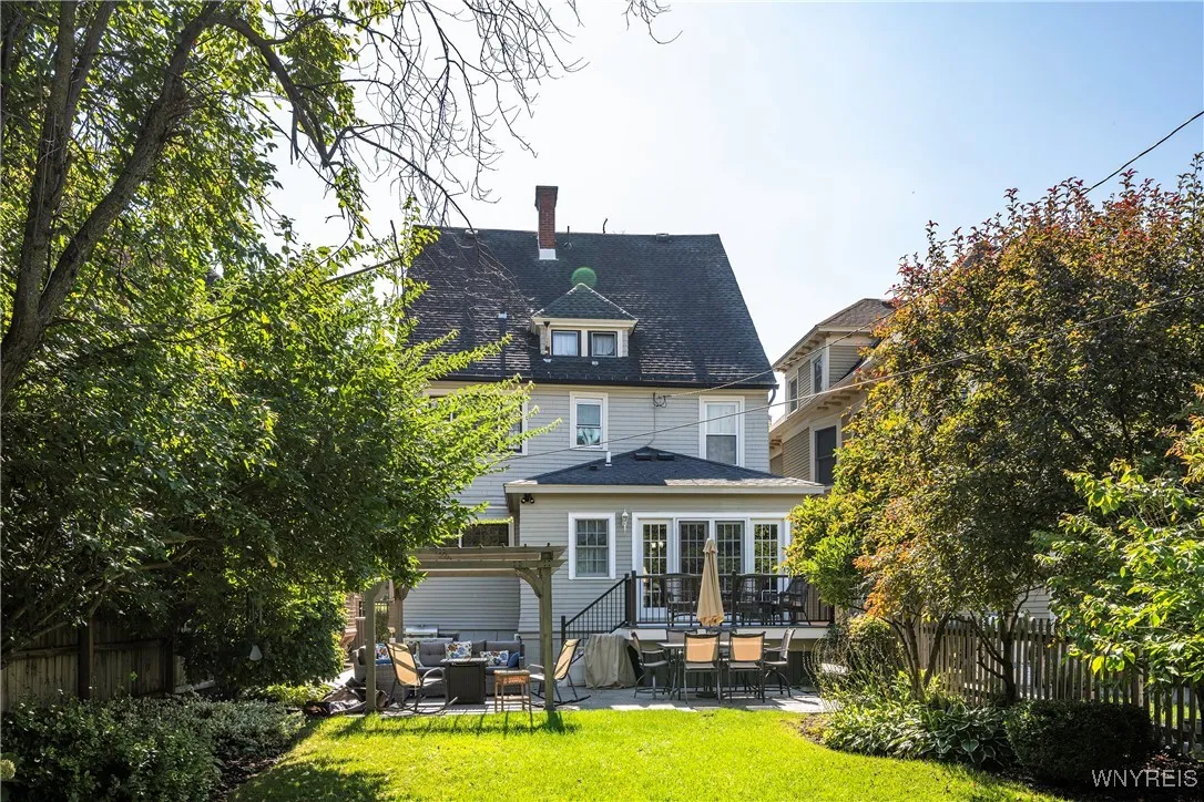 33 Cleveland Avenue, Buffalo, New York 14222, Buffalo, New York 14222, 4 Bedrooms Bedrooms, 12 Rooms Rooms,3 BathroomsBathrooms,Residential,Closed,33 Cleveland Avenue, Buffalo, New York 14222,0,B1641142