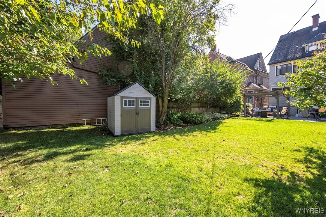33 Cleveland Avenue, Buffalo, New York 14222, Buffalo, New York 14222, 4 Bedrooms Bedrooms, 12 Rooms Rooms,3 BathroomsBathrooms,Residential,Closed,33 Cleveland Avenue, Buffalo, New York 14222,0,B1641142