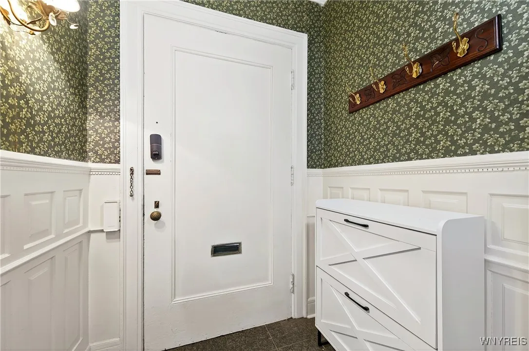 33 Cleveland Avenue, Buffalo, New York 14222, Buffalo, New York 14222, 4 Bedrooms Bedrooms, 12 Rooms Rooms,3 BathroomsBathrooms,Residential,Closed,33 Cleveland Avenue, Buffalo, New York 14222,0,B1641142