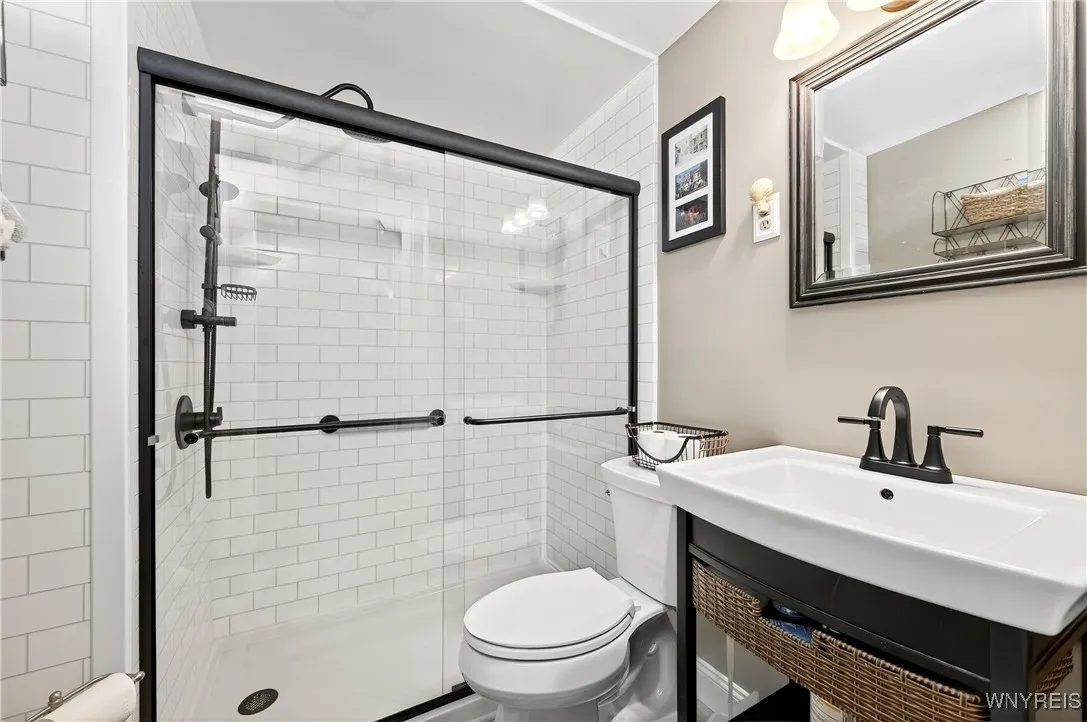 33 Cleveland Avenue, Buffalo, New York 14222, Buffalo, New York 14222, 4 Bedrooms Bedrooms, 12 Rooms Rooms,3 BathroomsBathrooms,Residential,Closed,33 Cleveland Avenue, Buffalo, New York 14222,0,B1641142