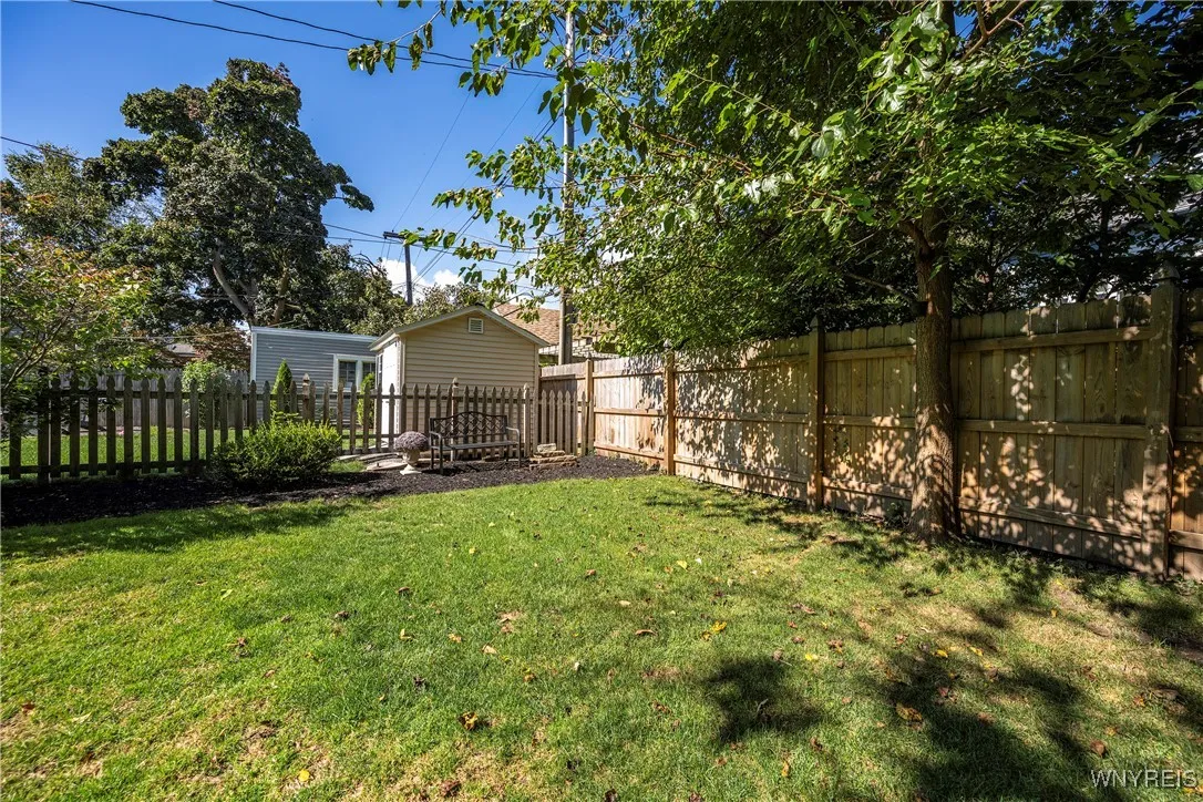 33 Cleveland Avenue, Buffalo, New York 14222, Buffalo, New York 14222, 4 Bedrooms Bedrooms, 12 Rooms Rooms,3 BathroomsBathrooms,Residential,Closed,33 Cleveland Avenue, Buffalo, New York 14222,0,B1641142