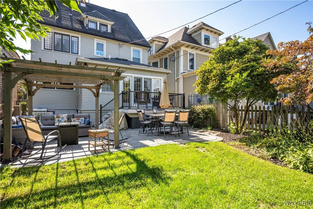 33 Cleveland Avenue, Buffalo, New York 14222, Buffalo, New York 14222, 4 Bedrooms Bedrooms, 12 Rooms Rooms,3 BathroomsBathrooms,Residential,Closed,33 Cleveland Avenue, Buffalo, New York 14222,0,B1641142