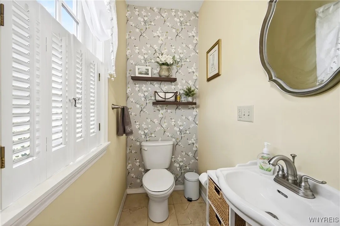 33 Cleveland Avenue, Buffalo, New York 14222, Buffalo, New York 14222, 4 Bedrooms Bedrooms, 12 Rooms Rooms,3 BathroomsBathrooms,Residential,Closed,33 Cleveland Avenue, Buffalo, New York 14222,0,B1641142