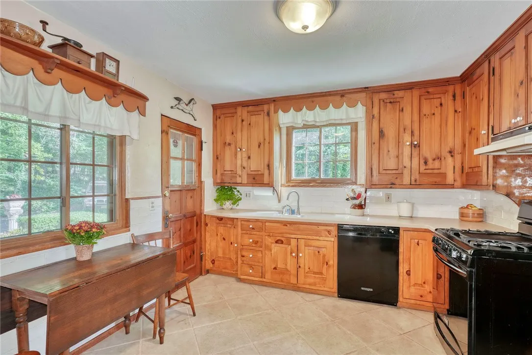 1666 Highland Avenue, Rochester, New York 14618, Rochester, New York 14618, 3 Bedrooms Bedrooms, 8 Rooms Rooms,2 BathroomsBathrooms,Residential,Closed,1666 Highland Avenue, Rochester, New York 14618,0,R1640577