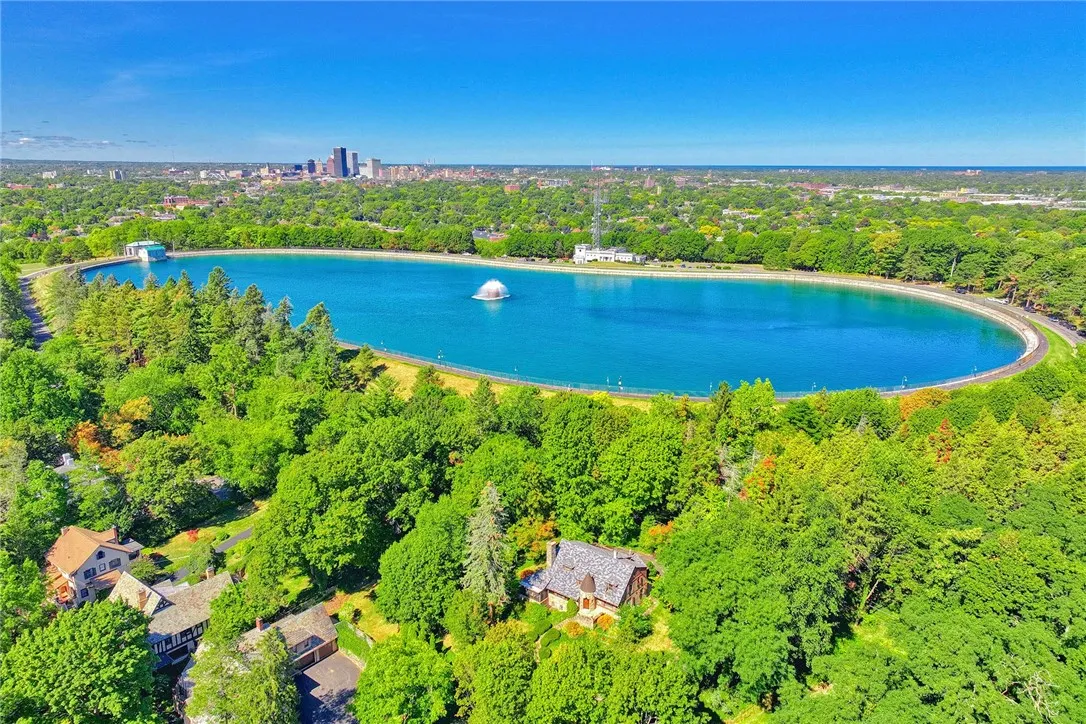 1666 Highland Avenue, Rochester, New York 14618, Rochester, New York 14618, 3 Bedrooms Bedrooms, 8 Rooms Rooms,2 BathroomsBathrooms,Residential,Closed,1666 Highland Avenue, Rochester, New York 14618,0,R1640577