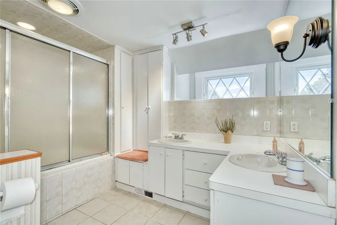 1666 Highland Avenue, Rochester, New York 14618, Rochester, New York 14618, 3 Bedrooms Bedrooms, 8 Rooms Rooms,2 BathroomsBathrooms,Residential,Closed,1666 Highland Avenue, Rochester, New York 14618,0,R1640577