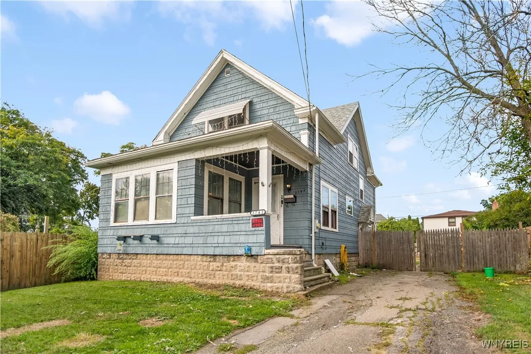 3742 Mckoon Avenue, Niagara Falls, New York 14305, Niagara Falls, New York 14305, 3 Bedrooms Bedrooms, 7 Rooms Rooms,1 BathroomBathrooms,Residential,Closed,3742 Mckoon Avenue, Niagara Falls, New York 14305,0,B1641433