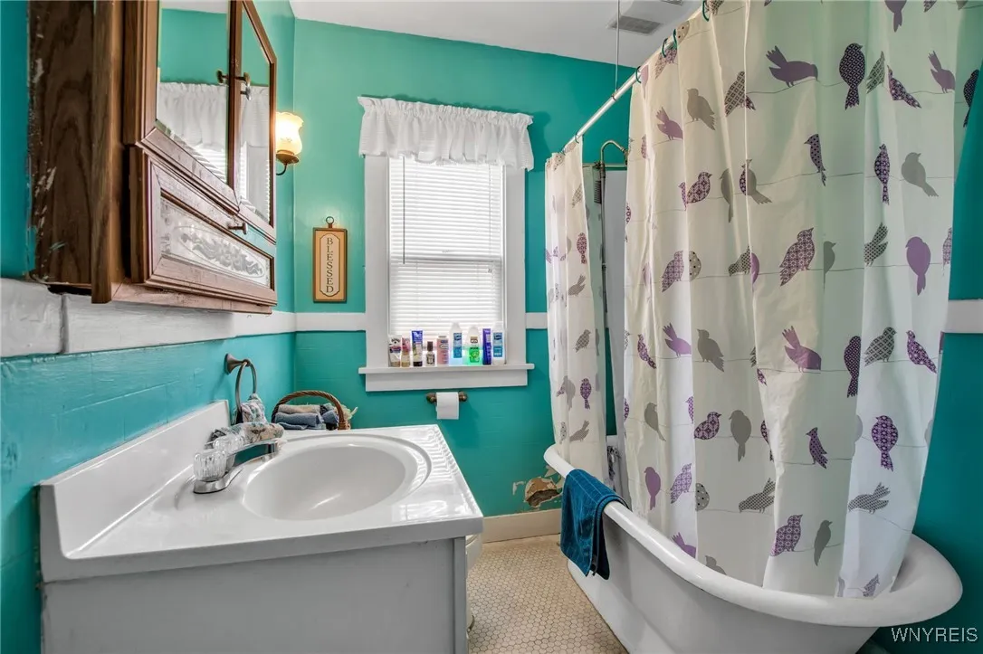 Bathroom - Upper