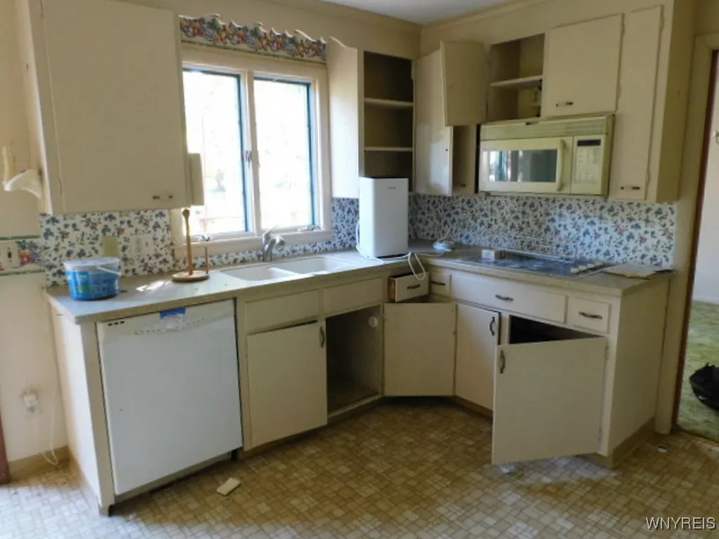 5985 Mckinley Parkway, Hamburg, New York 14075, Hamburg, New York 14075, 3 Bedrooms Bedrooms, 7 Rooms Rooms,1 BathroomBathrooms,Residential,For Sale,5985 Mckinley Parkway, Hamburg, New York 14075,0,B1641659