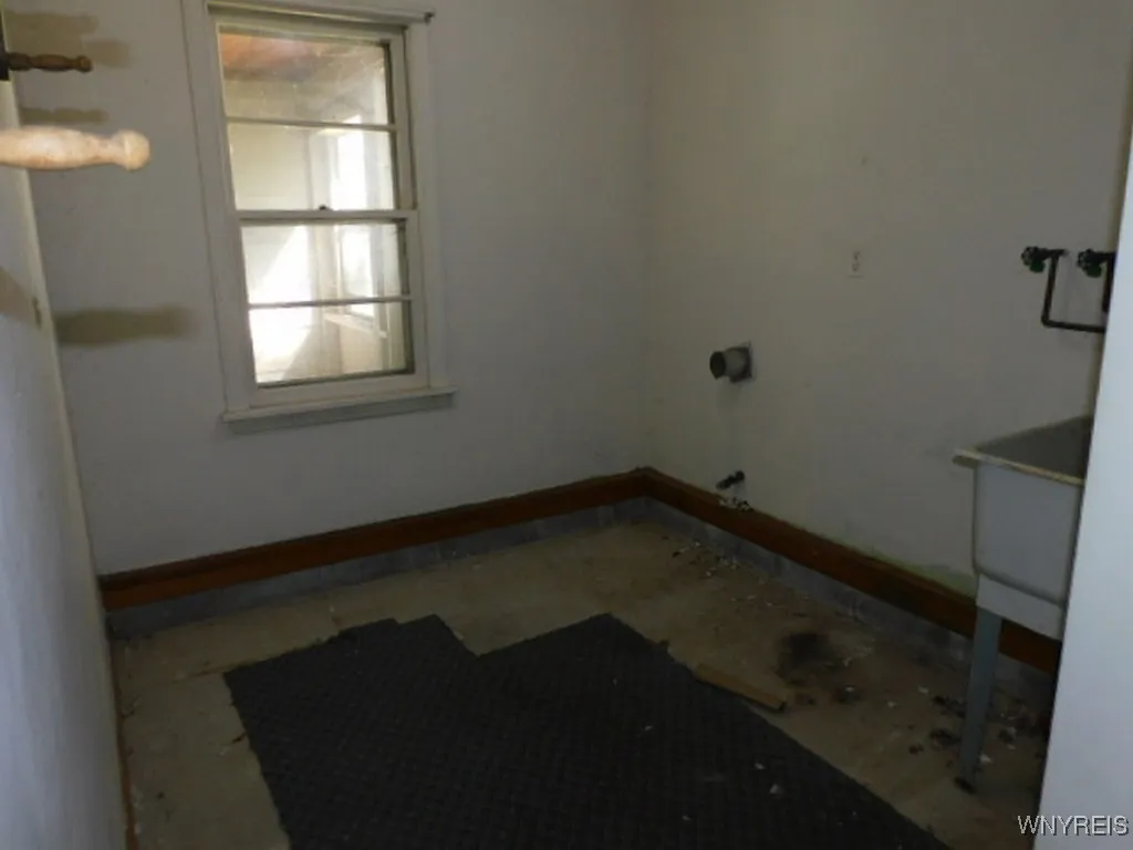 5985 Mckinley Parkway, Hamburg, New York 14075, Hamburg, New York 14075, 3 Bedrooms Bedrooms, 7 Rooms Rooms,1 BathroomBathrooms,Residential,For Sale,5985 Mckinley Parkway, Hamburg, New York 14075,0,B1641659