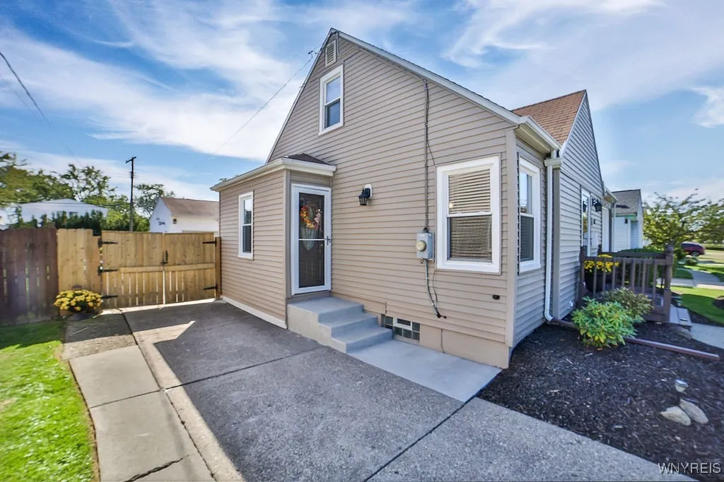 84 Coventry Road, Tonawanda, New York 14217, Tonawanda, New York 14217, 2 Bedrooms Bedrooms, 5 Rooms Rooms,1 BathroomBathrooms,Residential,Closed,84 Coventry Road, Tonawanda, New York 14217,0,B1641300