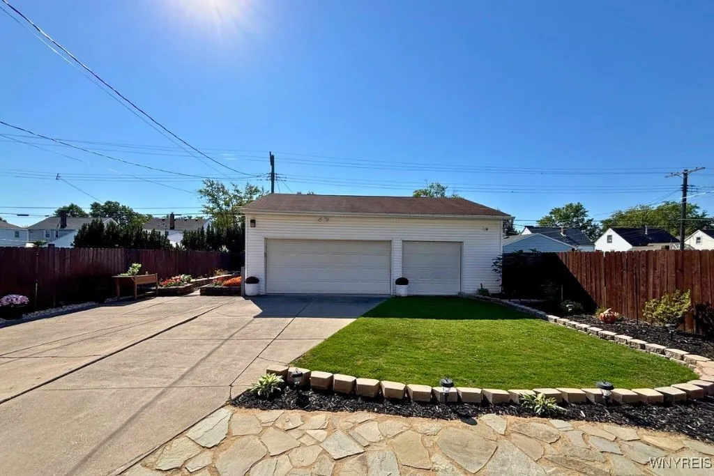 84 Coventry Road, Tonawanda, New York 14217, Tonawanda, New York 14217, 2 Bedrooms Bedrooms, 5 Rooms Rooms,1 BathroomBathrooms,Residential,Closed,84 Coventry Road, Tonawanda, New York 14217,0,B1641300