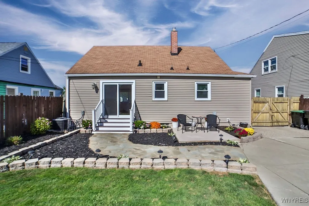 84 Coventry Road, Tonawanda, New York 14217, Tonawanda, New York 14217, 2 Bedrooms Bedrooms, 5 Rooms Rooms,1 BathroomBathrooms,Residential,Closed,84 Coventry Road, Tonawanda, New York 14217,0,B1641300