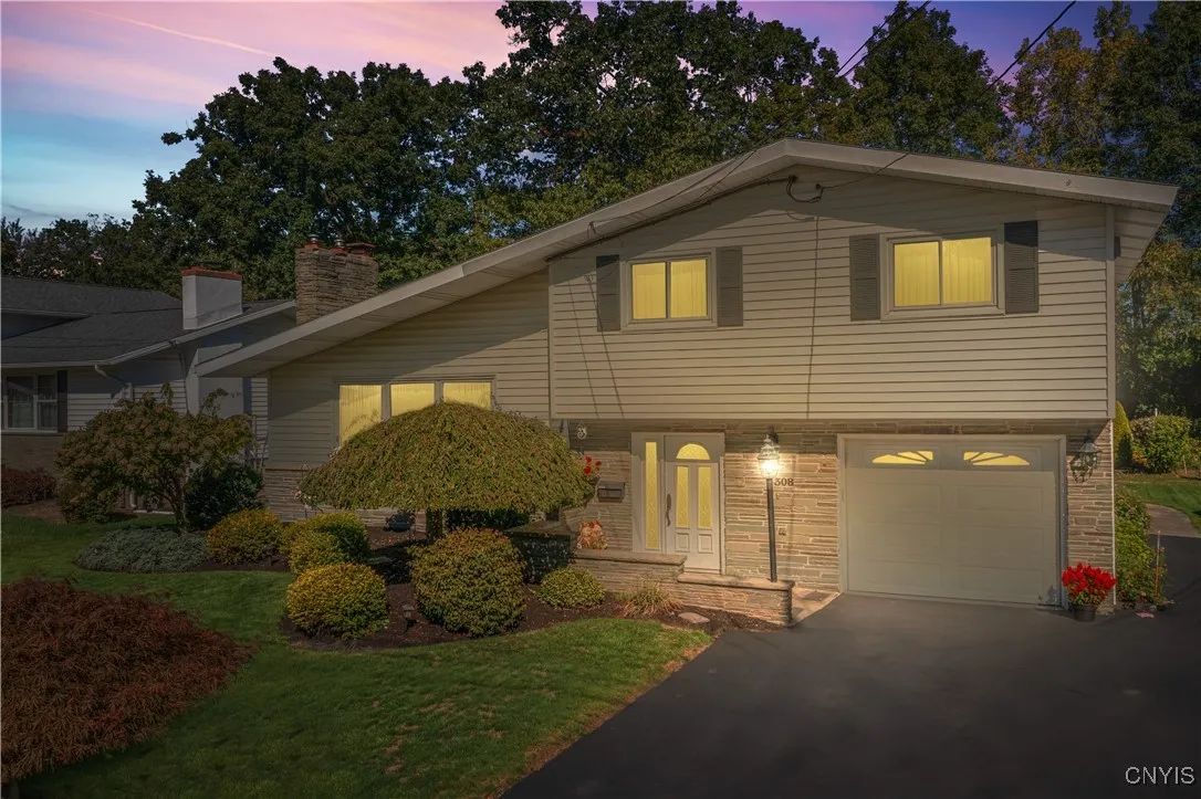 308 Charlane Parkway, Salina, New York 13212, Salina, New York 13212, 3 Bedrooms Bedrooms, 10 Rooms Rooms,3 BathroomsBathrooms,Residential,Closed,308 Charlane Parkway, Salina, New York 13212,0,S1641694