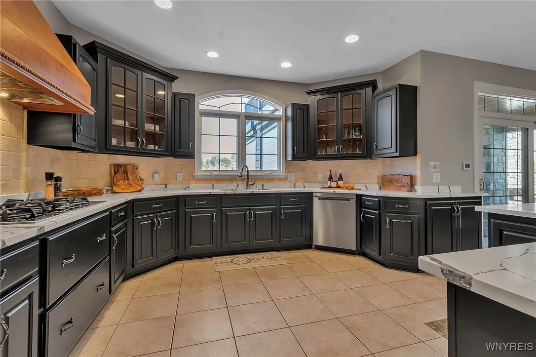 6408 Heise Road, Clarence, New York 14032, Clarence, New York 14032, 4 Bedrooms Bedrooms, 15 Rooms Rooms,3 BathroomsBathrooms,Residential Lease,For Rent,6408 Heise Road, Clarence, New York 14032,0,B1640344