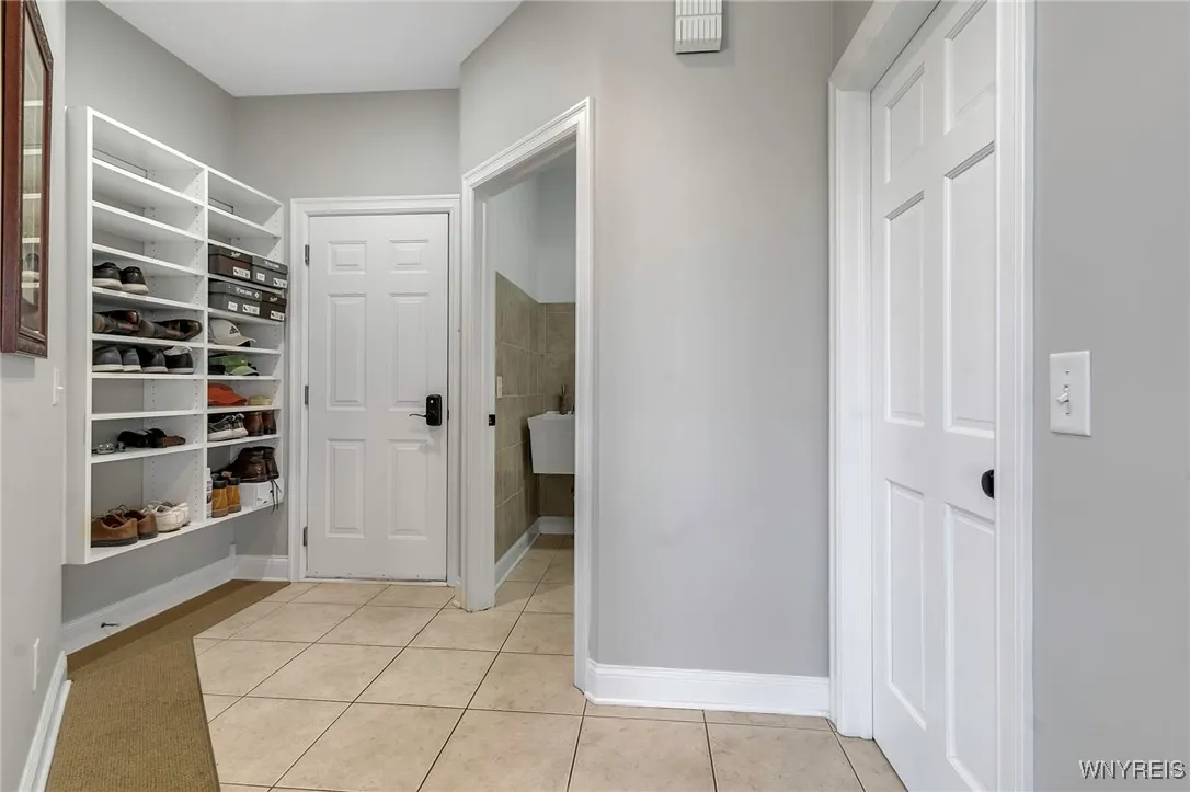 6408 Heise Road, Clarence, New York 14032, Clarence, New York 14032, 4 Bedrooms Bedrooms, 15 Rooms Rooms,3 BathroomsBathrooms,Residential Lease,For Rent,6408 Heise Road, Clarence, New York 14032,0,B1640344