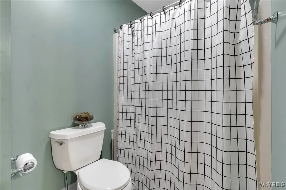 6408 Heise Road, Clarence, New York 14032, Clarence, New York 14032, 4 Bedrooms Bedrooms, 15 Rooms Rooms,3 BathroomsBathrooms,Residential Lease,For Rent,6408 Heise Road, Clarence, New York 14032,0,B1640344