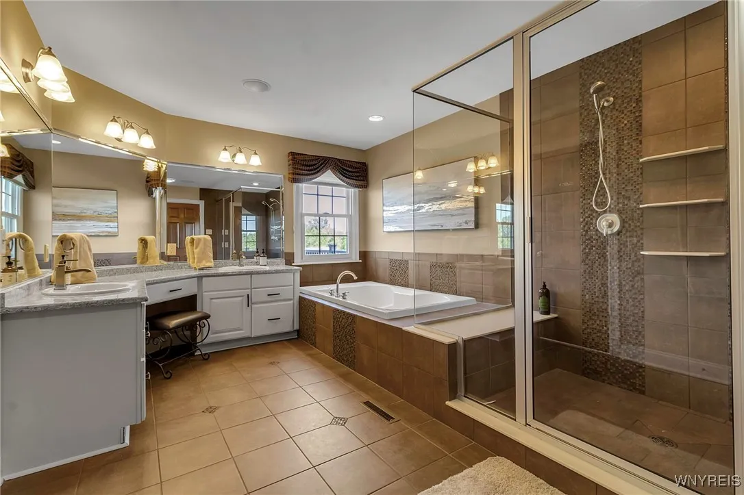 6408 Heise Road, Clarence, New York 14032, Clarence, New York 14032, 4 Bedrooms Bedrooms, 15 Rooms Rooms,3 BathroomsBathrooms,Residential Lease,For Rent,6408 Heise Road, Clarence, New York 14032,0,B1640344