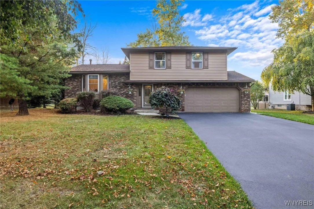 131 Shady Grove Drive, Amherst, New York 14051, Amherst, New York 14051, 3 Bedrooms Bedrooms, 11 Rooms Rooms,2 BathroomsBathrooms,Residential,For Sale,131 Shady Grove Drive, Amherst, New York 14051,0,B1641221