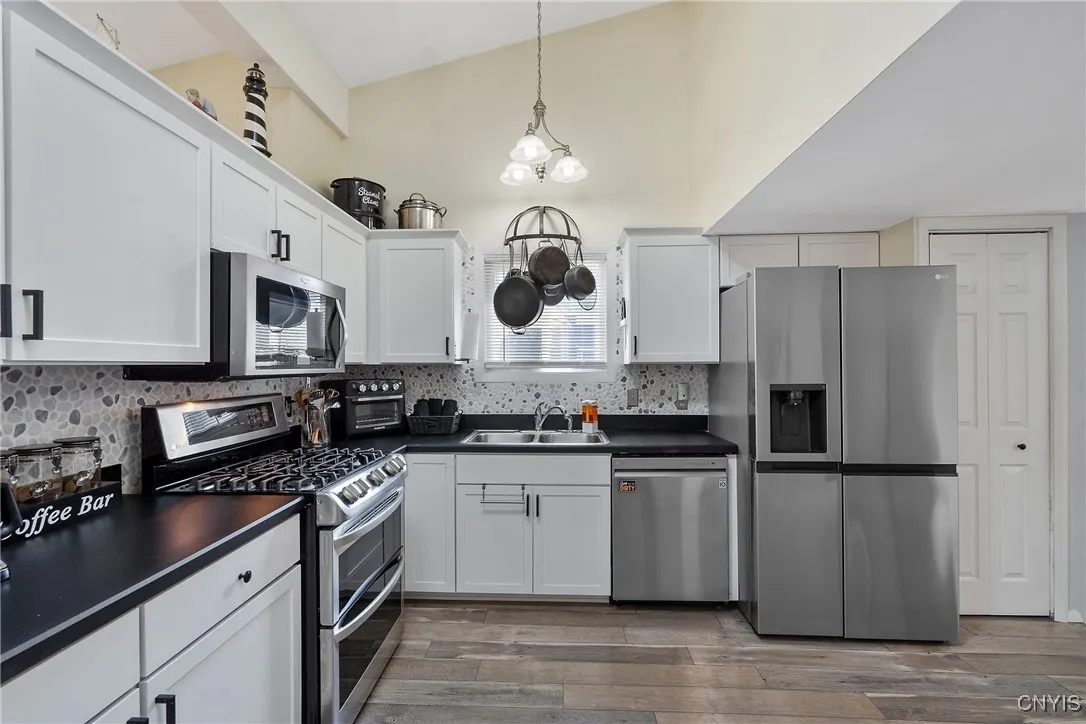 6038 Haifa Lane, Cicero, New York 13039, Cicero, New York 13039, 3 Bedrooms Bedrooms, 10 Rooms Rooms,2 BathroomsBathrooms,Residential,For Sale,6038 Haifa Lane, Cicero, New York 13039,0,S1641739