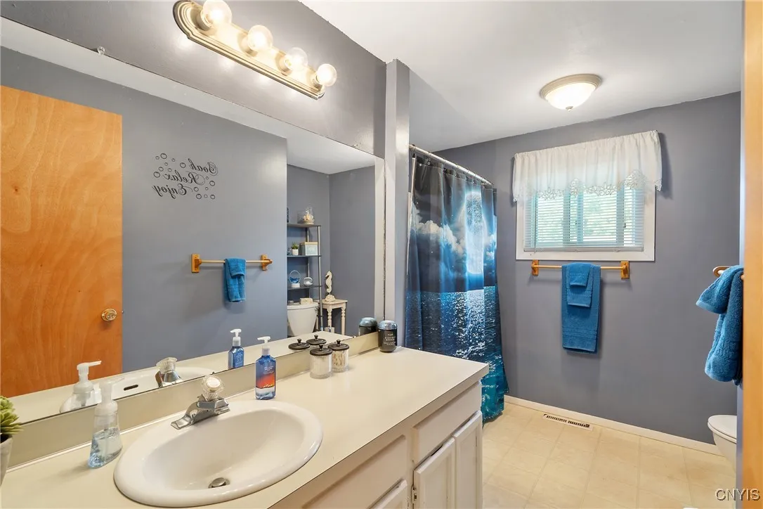 6038 Haifa Lane, Cicero, New York 13039, Cicero, New York 13039, 3 Bedrooms Bedrooms, 10 Rooms Rooms,2 BathroomsBathrooms,Residential,For Sale,6038 Haifa Lane, Cicero, New York 13039,0,S1641739