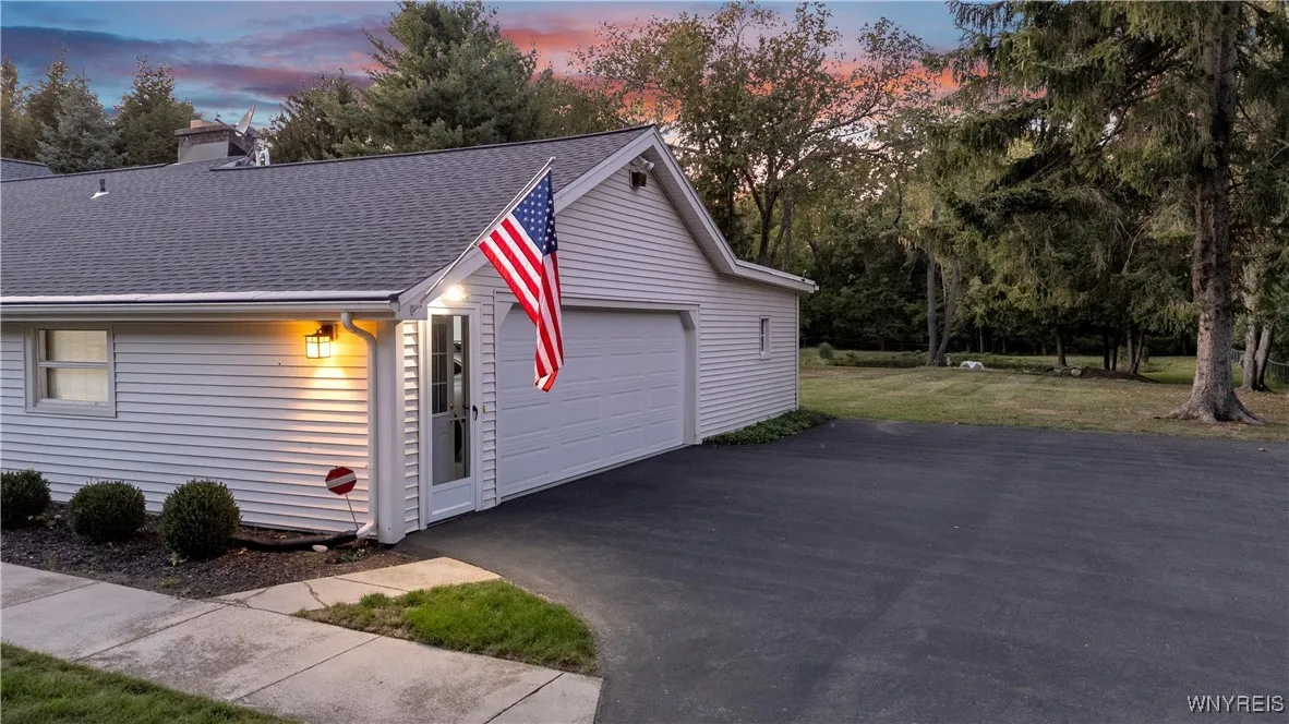 36 Hillcrest Road, Aurora, New York 14052, Aurora, New York 14052, 4 Bedrooms Bedrooms, 10 Rooms Rooms,2 BathroomsBathrooms,Residential,Closed,36 Hillcrest Road, Aurora, New York 14052,0,B1641520
