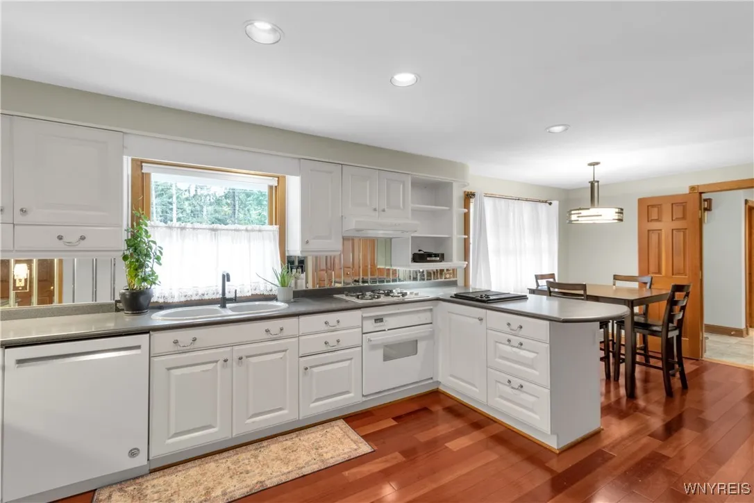 36 Hillcrest Road, Aurora, New York 14052, Aurora, New York 14052, 4 Bedrooms Bedrooms, 10 Rooms Rooms,2 BathroomsBathrooms,Residential,Closed,36 Hillcrest Road, Aurora, New York 14052,0,B1641520