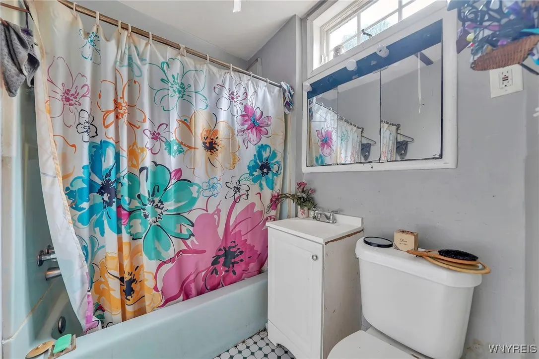 133 Rhode Island Street, Buffalo, New York 14213, Buffalo, New York 14213, 5 Bedrooms Bedrooms, ,3 BathroomsBathrooms,Residential,For Sale,133 Rhode Island Street, Buffalo, New York 14213,0,B1641100