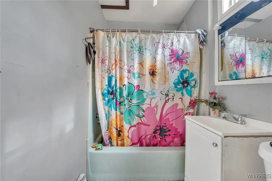 133 Rhode Island Street, Buffalo, New York 14213, Buffalo, New York 14213, 5 Bedrooms Bedrooms, ,3 BathroomsBathrooms,Residential,For Sale,133 Rhode Island Street, Buffalo, New York 14213,0,B1641100