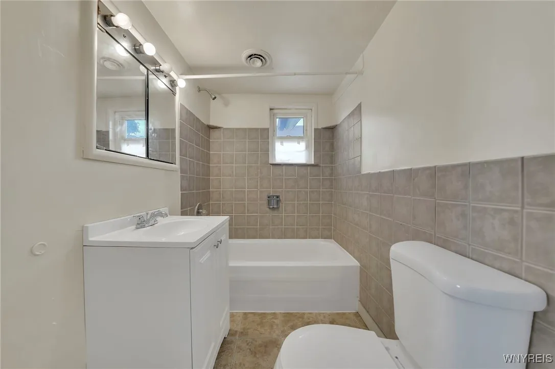 133 Rhode Island Street, Buffalo, New York 14213, Buffalo, New York 14213, 5 Bedrooms Bedrooms, ,3 BathroomsBathrooms,Residential,For Sale,133 Rhode Island Street, Buffalo, New York 14213,0,B1641100