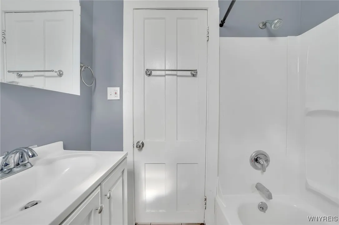 133 Rhode Island Street, Buffalo, New York 14213, Buffalo, New York 14213, 5 Bedrooms Bedrooms, ,3 BathroomsBathrooms,Residential,For Sale,133 Rhode Island Street, Buffalo, New York 14213,0,B1641100