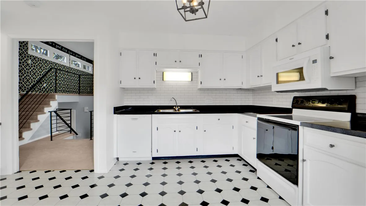 37 Blue Ridge Road, Penfield, New York 14526, Penfield, New York 14526, 4 Bedrooms Bedrooms, 6 Rooms Rooms,2 BathroomsBathrooms,Residential Lease,For Rent,37 Blue Ridge Road, Penfield, New York 14526,0,R1640177