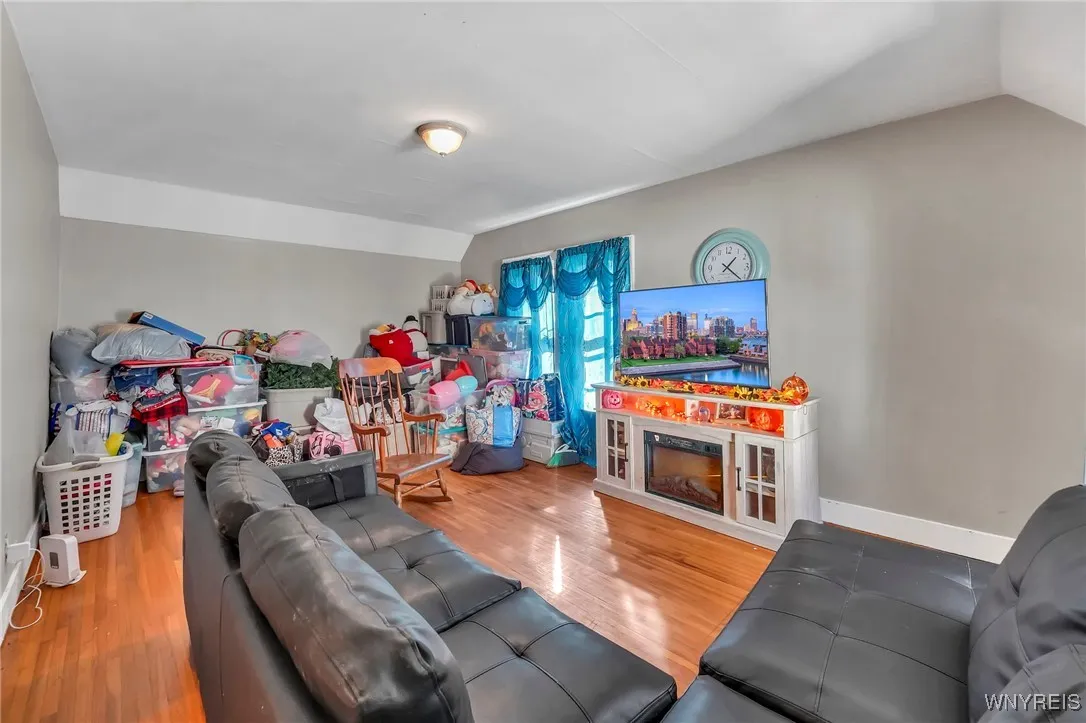 73 Baynes Street, Buffalo, New York 14213, Buffalo, New York 14213, 4 Bedrooms Bedrooms, ,2 BathroomsBathrooms,Residential,For Sale,73 Baynes Street, Buffalo, New York 14213,0,B1641837