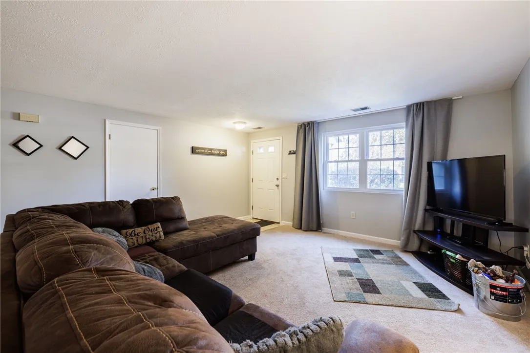 1 Salmon Run, Parma, New York 14468, Parma, New York 14468, 2 Bedrooms Bedrooms, 6 Rooms Rooms,2 BathroomsBathrooms,Residential,Closed,1 Salmon Run, Parma, New York 14468,0,R1641522