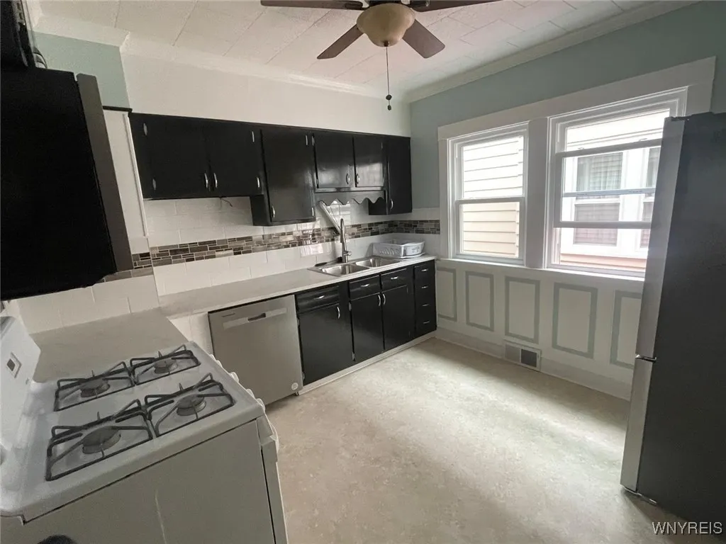 174 Lincoln Blvd, Tonawanda, New York 14217, Tonawanda, New York 14217, 3 Bedrooms Bedrooms, 6 Rooms Rooms,1 BathroomBathrooms,Residential Lease,For Rent,174 Lincoln Blvd, Tonawanda, New York 14217,0,B1639972