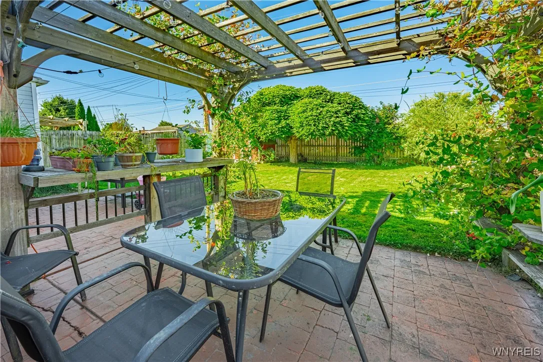 18 Louise Drive, Cheektowaga, New York 14227, Cheektowaga, New York 14227, 3 Bedrooms Bedrooms, 9 Rooms Rooms,1 BathroomBathrooms,Residential,For Sale,18 Louise Drive, Cheektowaga, New York 14227,0,B1640856